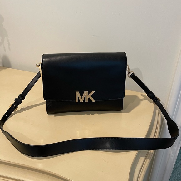 Micheal Kors cross body or over the shoulder purse - Picture 13 of 17